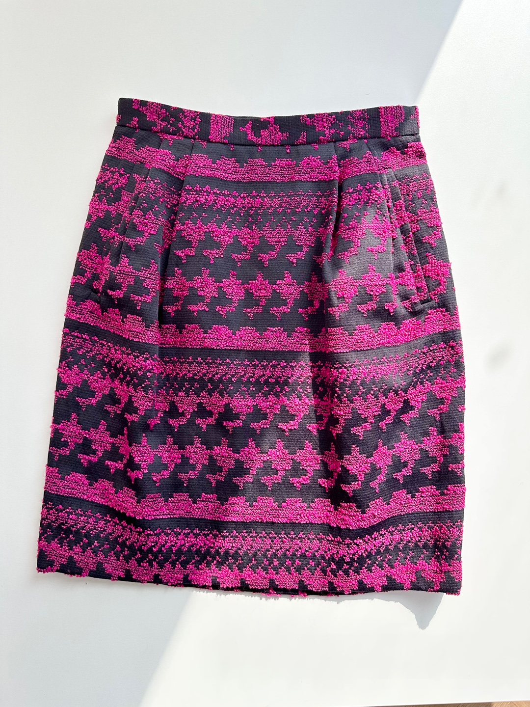 Black Magenta Jacquard Pattern Pocket Skirt [26inch]