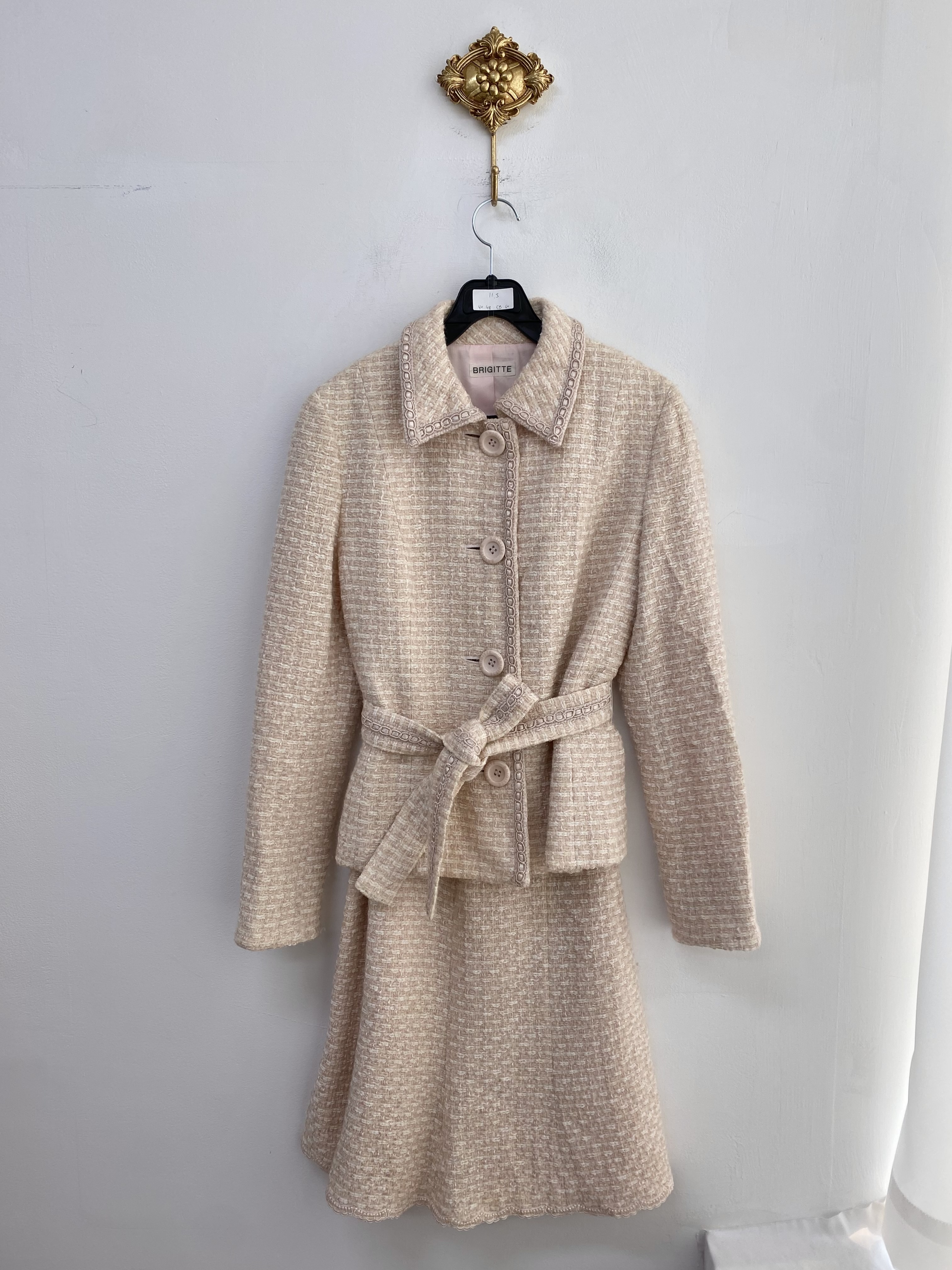 Light pink wool mix pattern belt jacket skirt set-up